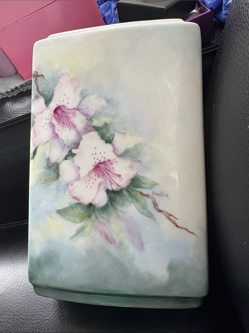 Vintage Hand-Painted Pink Floral Porcelain pillow Vase By Painter Koehler - Picture 8 of 8
